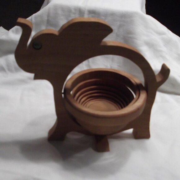 𝅺Vintage Collapsible Spiral Cut Wooden Basket or Trivet - Elephant Shape - Picture 4 of 4